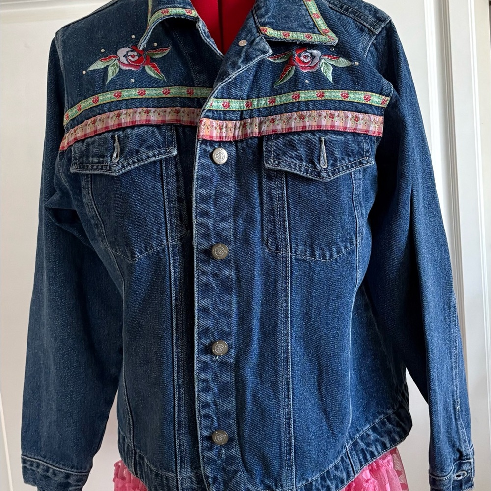 Vintage Embroidered Denim Jacket with Floral Accents